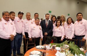 Preside rector eventos prenavideños del SUTUAT en la Zona Sur