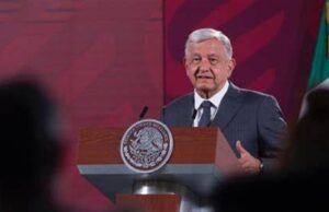 AMLO dice: “El duende hizo travesuras”, al aceptar agregados a Plan B