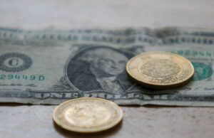 El peso llega a 18.70 por dólar: su mejor cotización en tres años