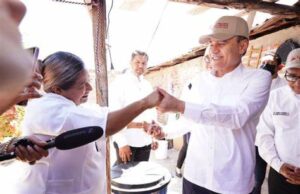 Alfonso Durazo entrega escrituras y apoyos en el sur de Sonora