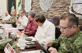 Tras balaceras y bloqueos, Américo Villarreal encabeza mesa de seguridad en Matamoros.
