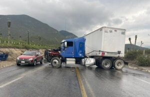 Tractocamión derrapa en la carretera Ciudad Victoria-Tula
