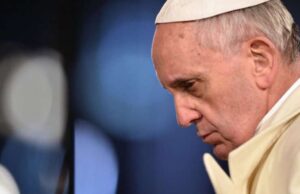 El Papa Francisco ingresa nuevamente al hospital