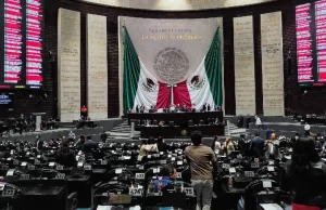 Diputados guardan minuto de silencio por víctimas de iglesia en Tamaulipas