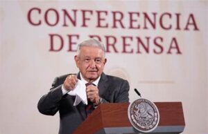 Iniciativa para prohibir que los ministros de la Suprema Corte de Justicia de la Nación (SCJN) a ganar más que el presidente de la República.