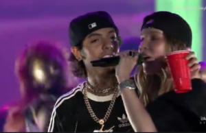 Belinda apareció como invitada en el concierto de Natanael