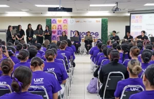 La UAT ofreció a sus universitarias el recital “Voces Violeta”