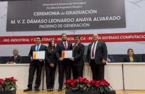 Dámaso Anaya preside graduación de egresados de ingeniería de la UAT en Tampico