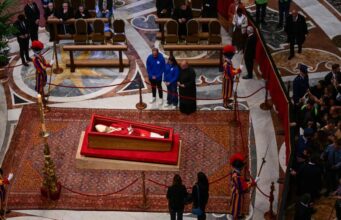 La Basílica de San Pedro abre sus puertas al mundo para despedir al Papa Francisco