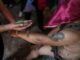 🌵 Hombres se flagelan con cactus y cadenas en Atlixco durante el Viernes Santo