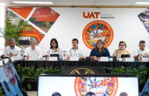Entrega rector equipamiento en la Facultad de Ciencias de la Educación y Humanidades