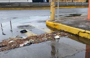 Ciudad Victoria: Vecinos reportan alcantarillas tapadas tras lluvias; piden mayor atención a servicios públicos