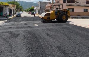 Intensifica Gobierno bacheo en colonias de Victoria.
