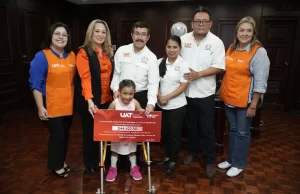 Familia UAT entrega donativo en apoyo a la salud de la pequeña Natalia
