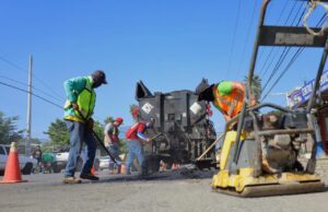 Para seguridad de alumnos, intensifica Municipio bacheo en ruta escolar.