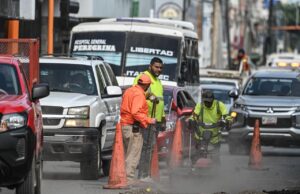 Intensifican bacheo en zona centro de Victoria.