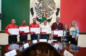 Acerca Municipio trámites administrativos a trabajadores del IMSS.