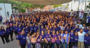 Con energía y entusiasmo participan Lalo y Lucy en Zumbaton con Causa.