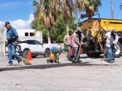 Con intenso bacheo, reparan calles dañadas por lluvias en Victoria.