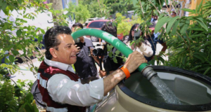Encabeza alcalde Gattás operativo emergente de abasto de agua en Victoria.
