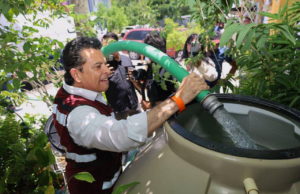 Encabeza alcalde Gattás operativo emergente de abasto de agua en Victoria.