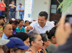 Entrega Lalo Gattás apoyo a beneficiarios del programa alimentario.