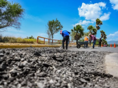 Continúa bacheo en periodo vacacional para mejorar calles de Victoria.